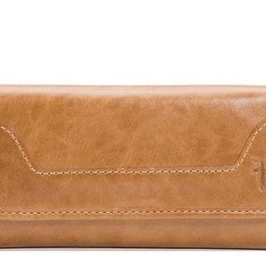 Frye Leather Melissa slim wallet in beige — NWT